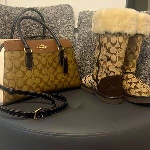 Selling this beautiful Authentic Coach combo for the Holiday, Won’t last long.